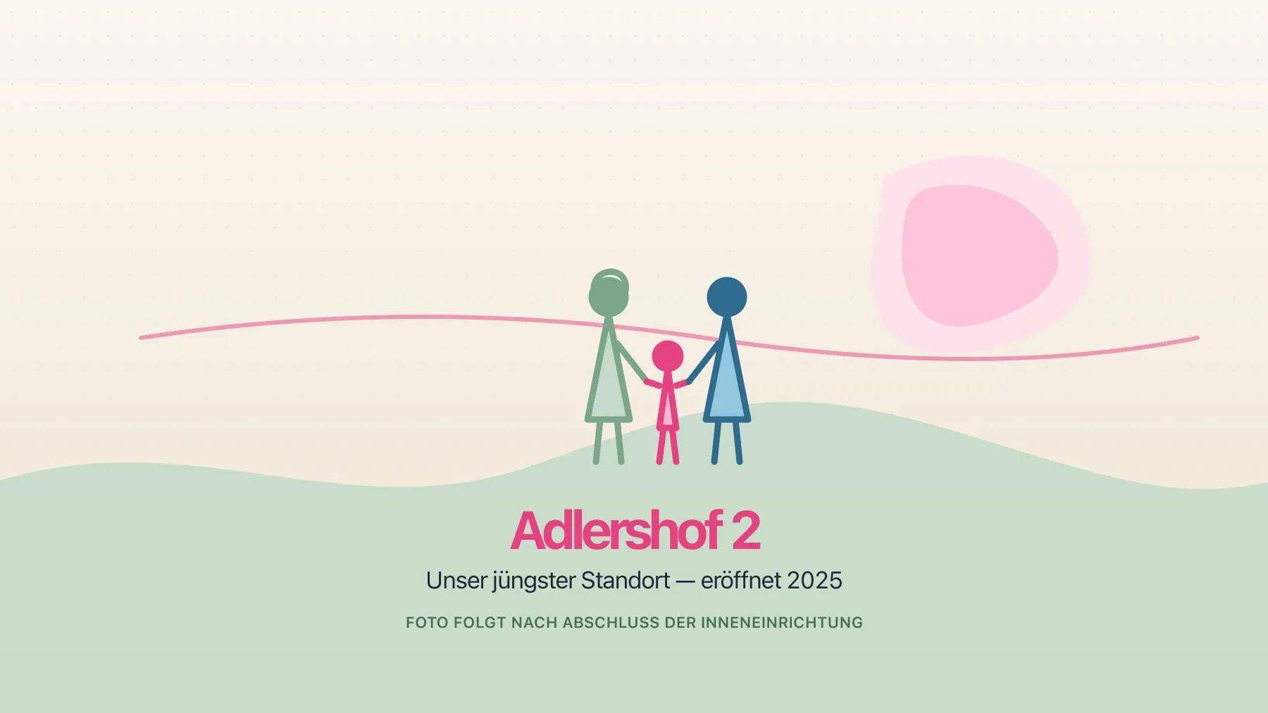 Übergangsgrafik der Kita Familya Adlershof 2 im Marken-Stil — eigenes Foto folgt nach Abschluss der Inneneinrichtung